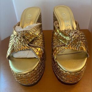 New GUESS Shoes Women’s Size 6 Gold Wedge Platform Slide Sandals Woven Strappy